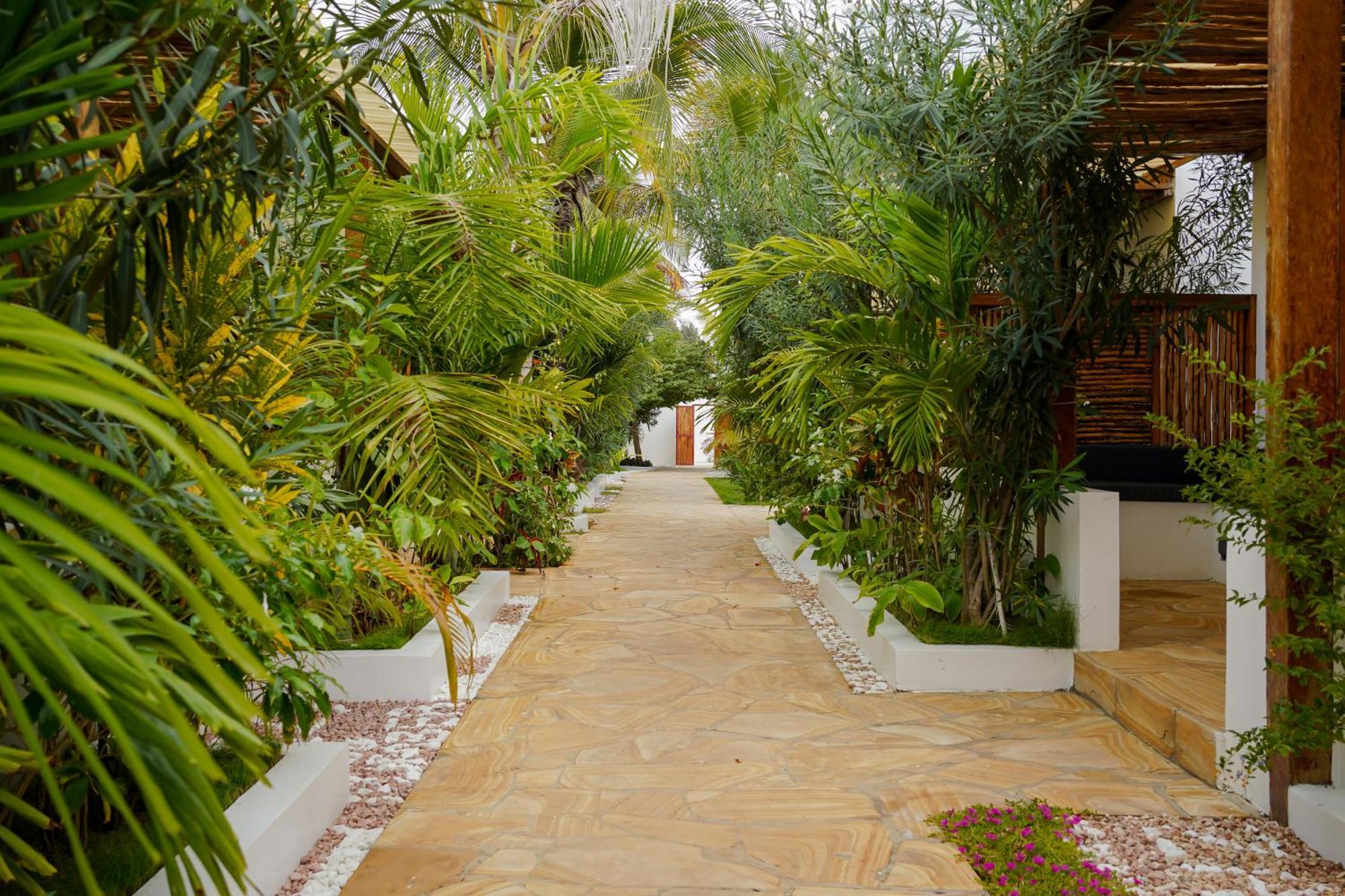 The Bali Resort Zanzibar Pingwe Exteriör bild