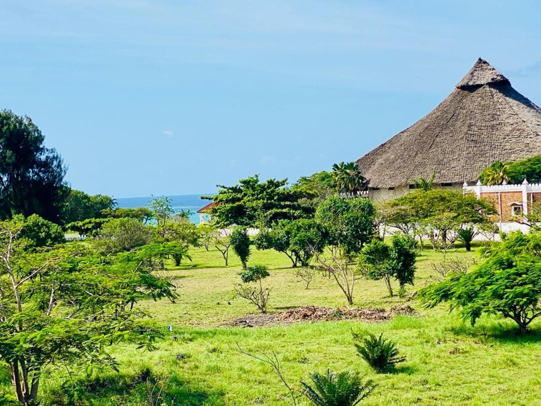 The Bali Resort Zanzibar Pingwe Exteriör bild